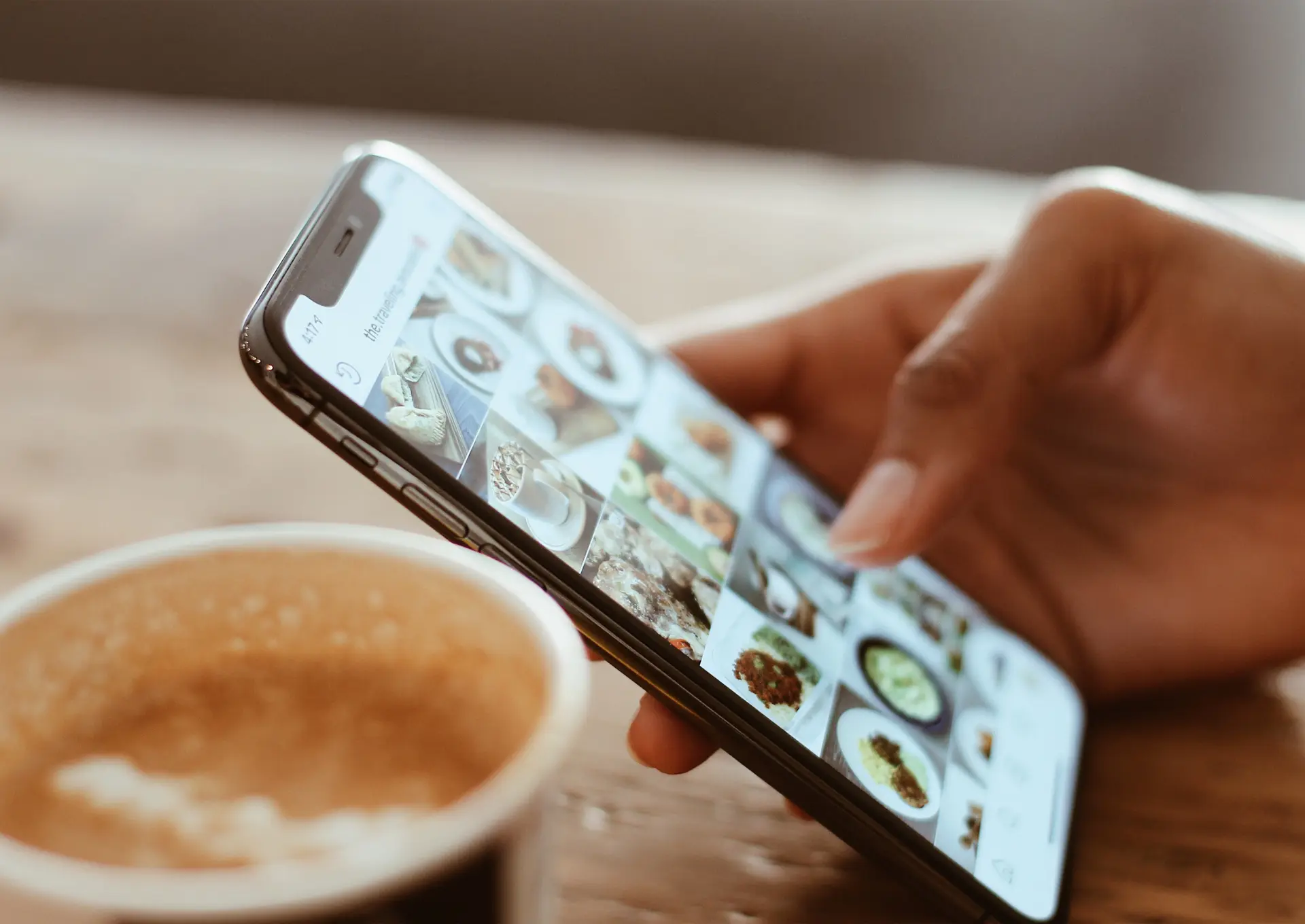 czym się różni instagram od facebooka