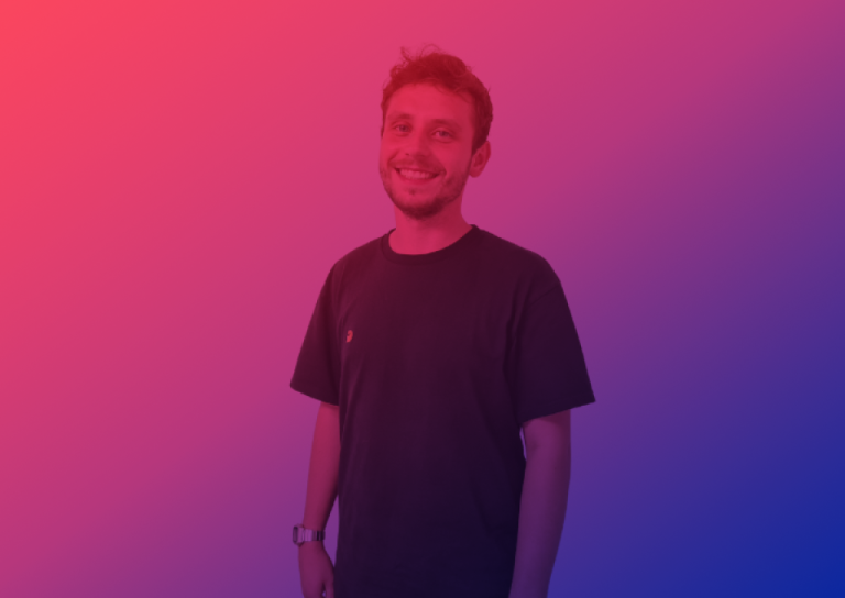 #e-interview: „Poczucie, że praca jest wartościowa i potrzebna, jest dla mnie bardzo ważne” – Dominik Rodzim o docenianiu, zespole, filmach i sportach