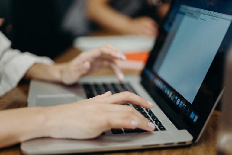 Jak pisać teksty SEO? Poznaj zasady skutecznego SEO copywritingu!